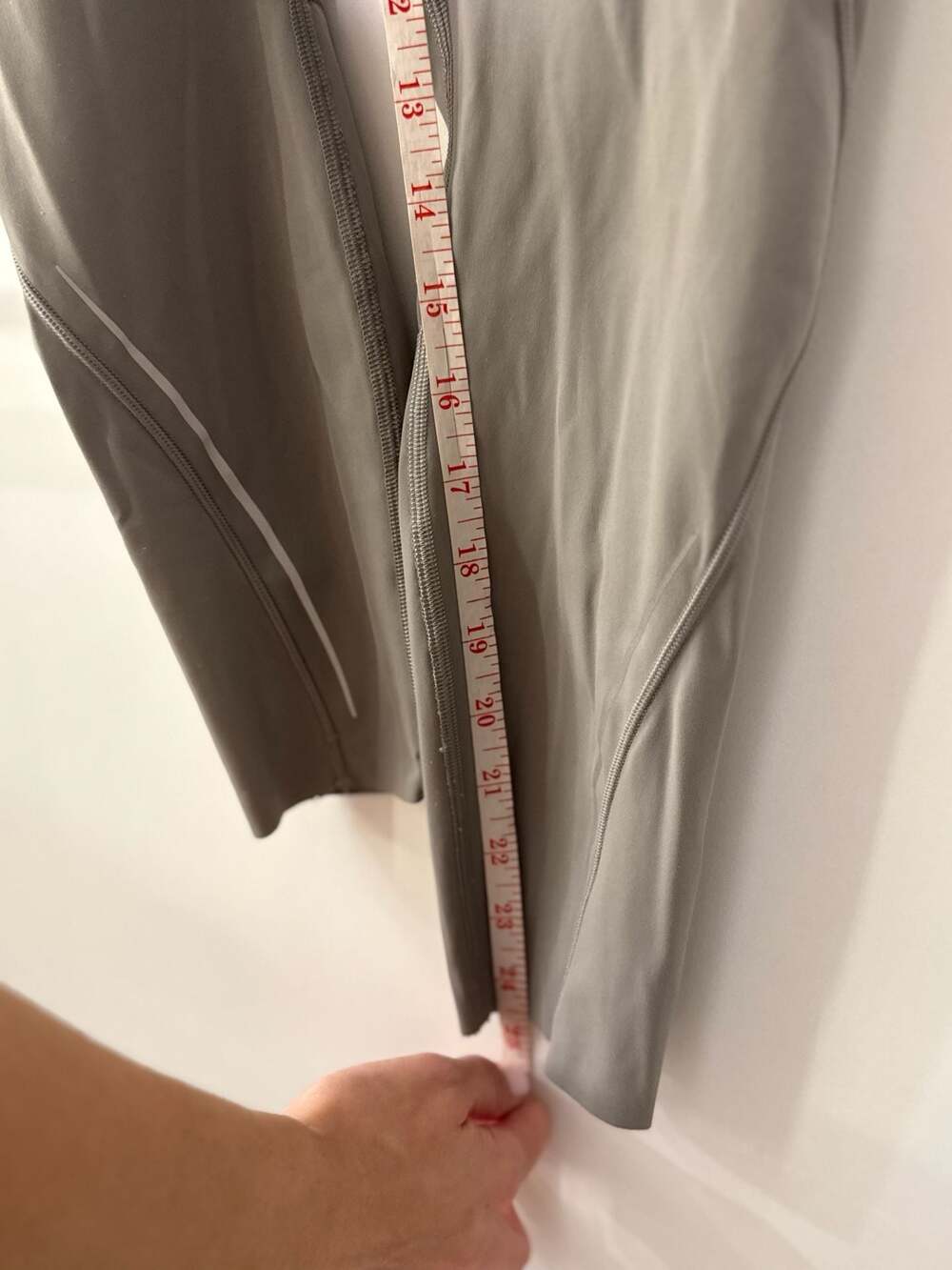 Lululemon High-Rise Reflective Training Leggings - Picture 7 of 7